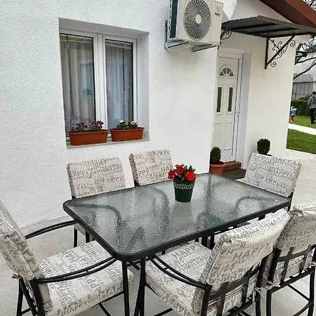 Apartmani Emily & Jully Niksic Exterior photo