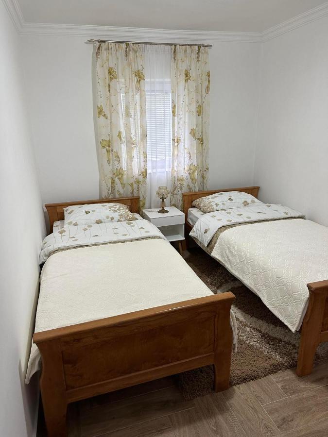 Emily & Jully Apartman *