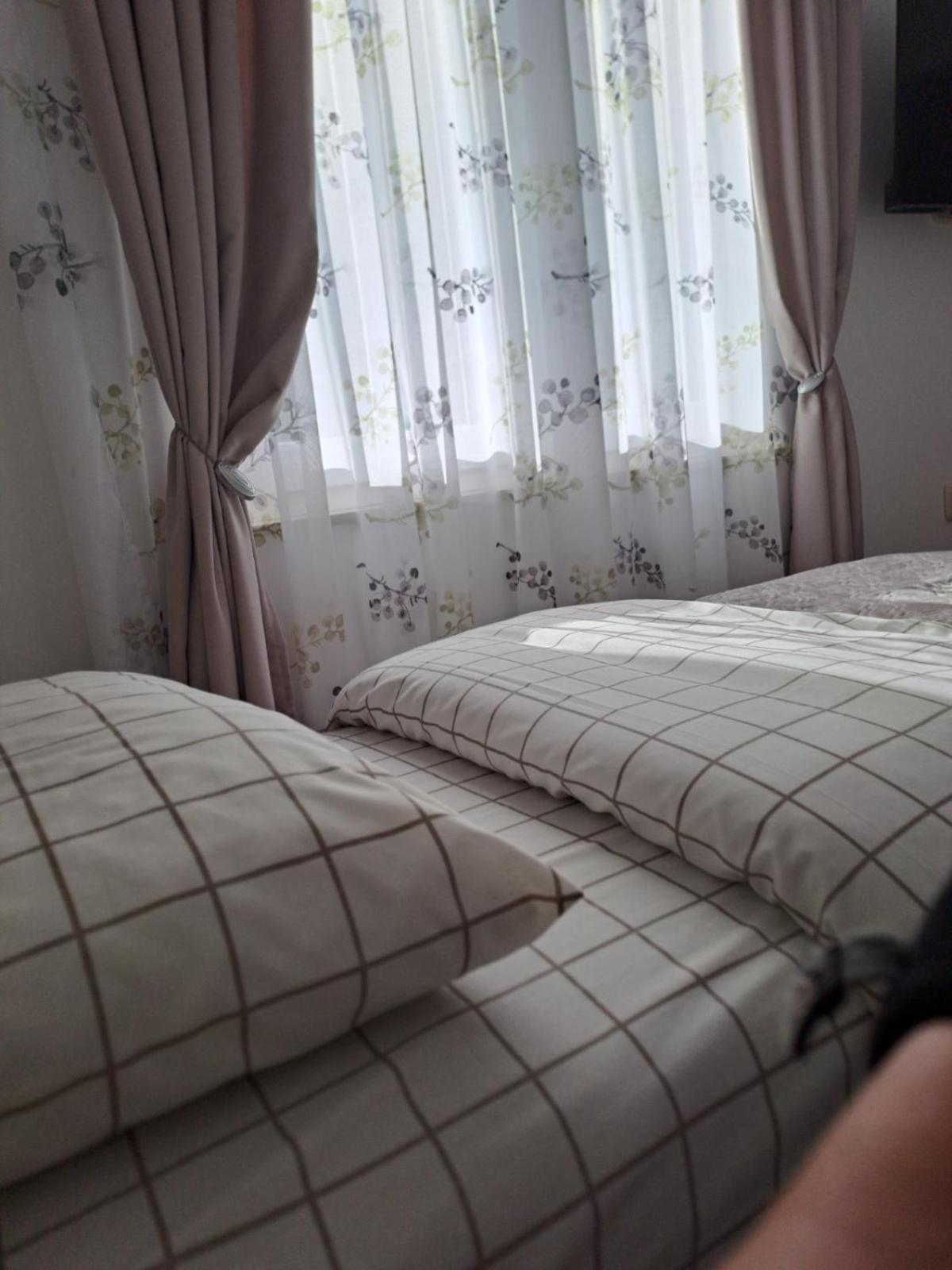 Emily & Jully Apartman