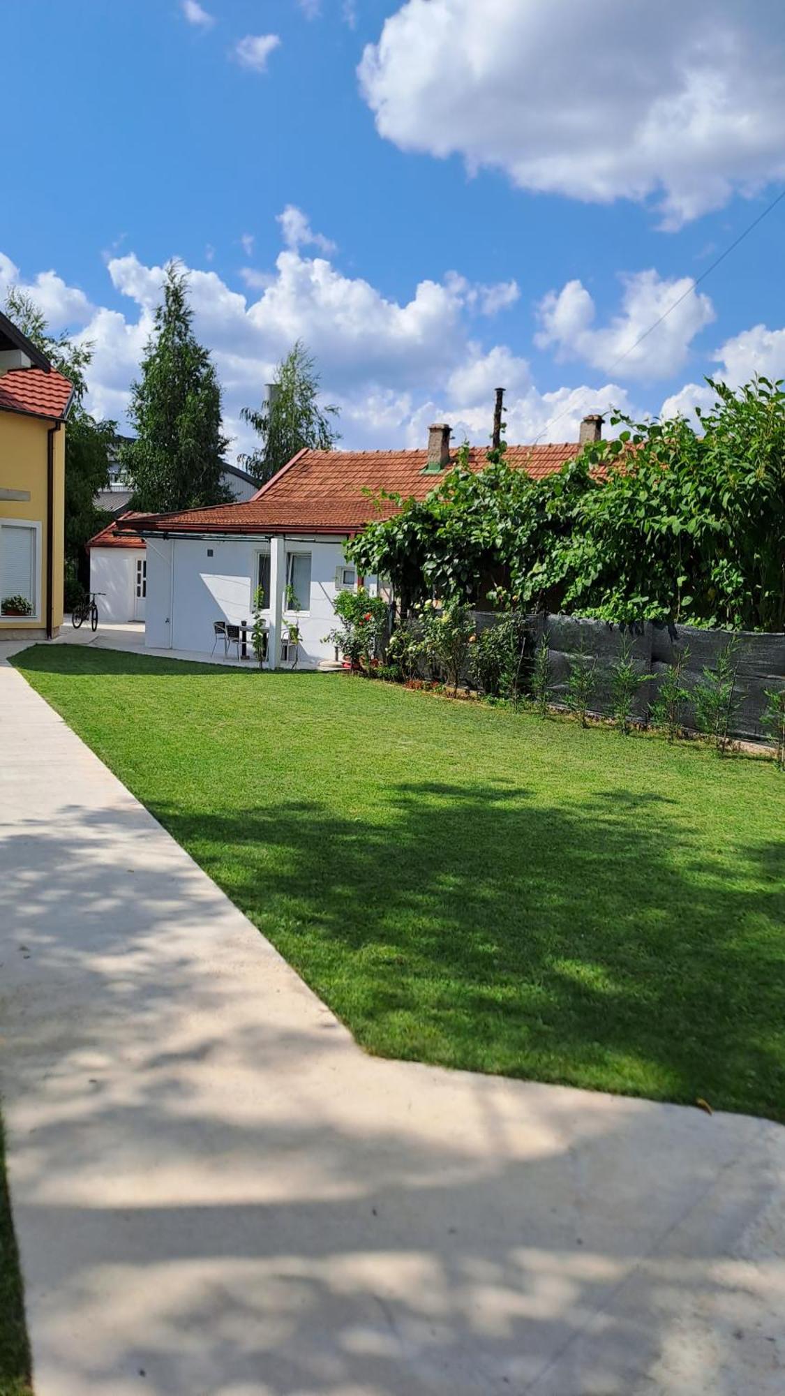 Emily & Jully Apartman